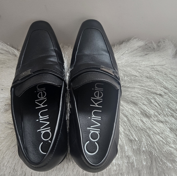 Pre loved barely worn!! Calvin Klein mens dress shoe - Picture 4 of 12